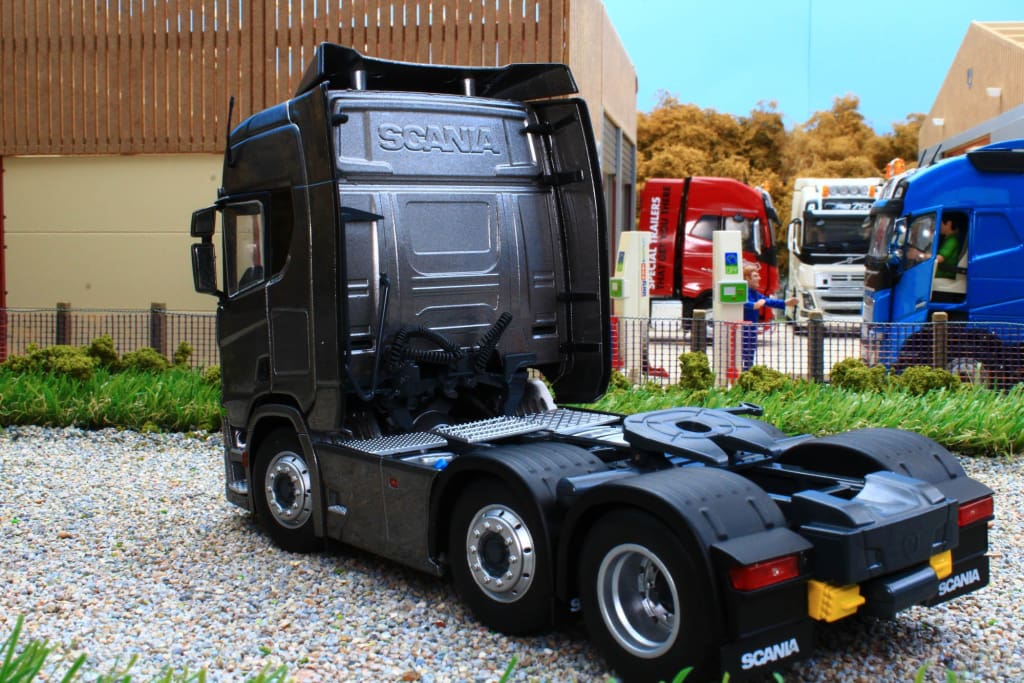Camion miniature SCANIA R500 6x2 Gris M2015-02 Marge Models 1/32