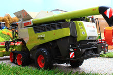 Load image into Gallery viewer, MM2028 MARGE MODELS CLAAS LEXION 6800 TERRA TRAC COMBINE HARVESTER WITH VARIO 930 HEADER