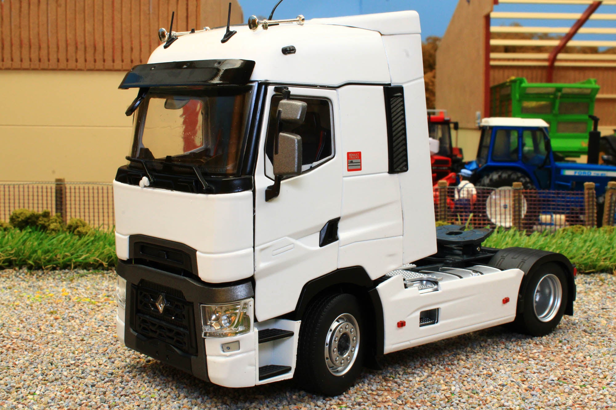 MM2205-01 Marge Models Renault T 4x2 Lorry in White ** BACK IN