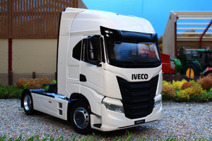 MM2231-01 Marge Models Iveco S-Way Lorry Tractor Unit 4x2 in White