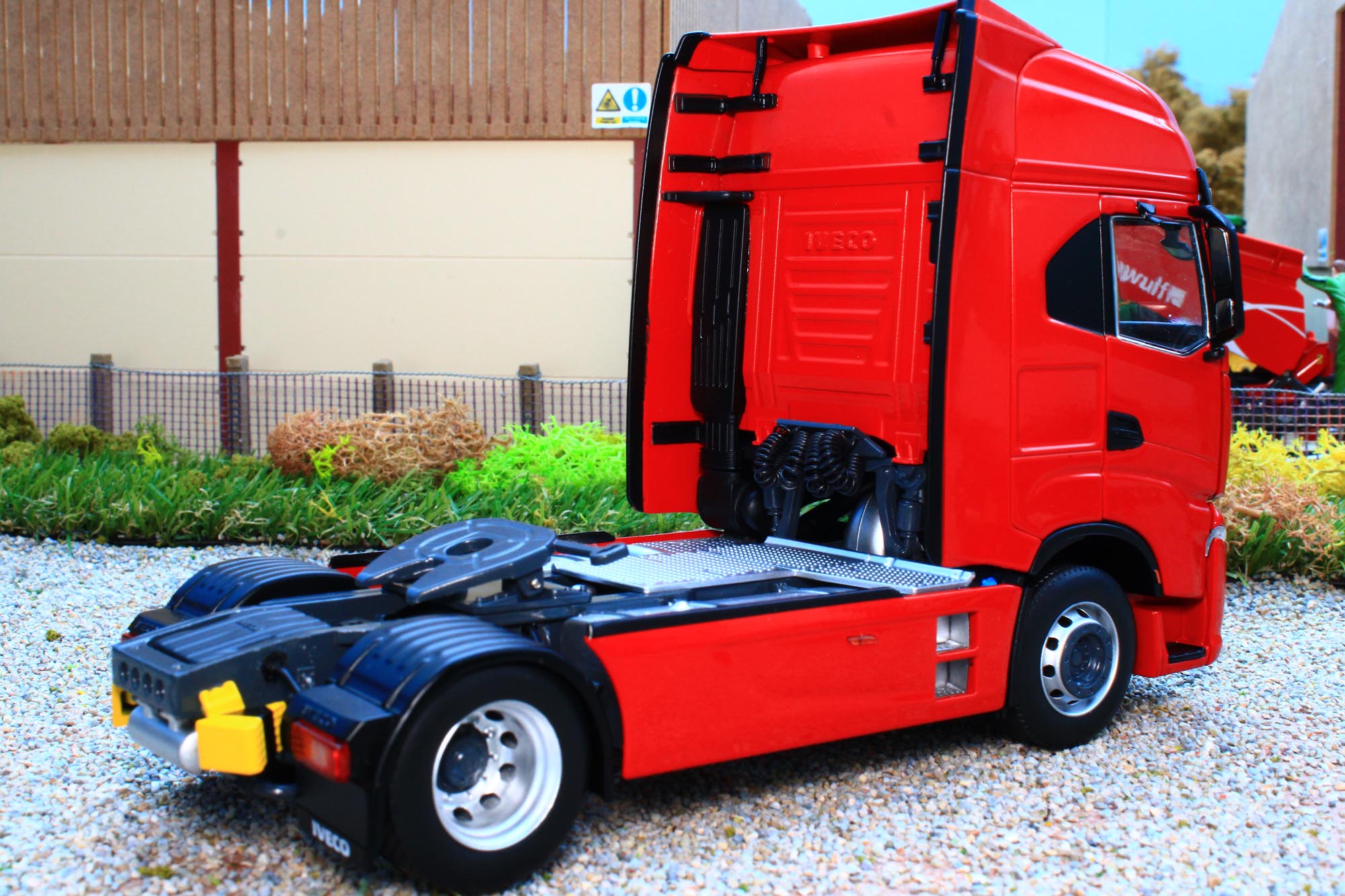 MM2231-03 Marge Models Iveco S-Way Lorry Tractor Unit 4x2 in Red ...