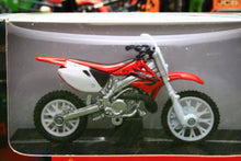 Load image into Gallery viewer, NEW06017R Newray 1:32 Scale Honda CR250R Motorbike