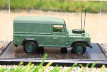 Load image into Gallery viewer, OXF76DEF003 Oxford Diecast 176 Scale Land Rover Defender Military Green