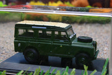 Load image into Gallery viewer, OXF76LAN2007 Oxford Diecast 1:76 Scale Land Rover Series II LWB Station Wagon 44t