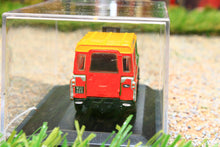 Load image into Gallery viewer, OXF76LAN2013 Oxford Diecast 176 Scale Land Rover S2 SW in Shell BP Livery