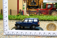 Load image into Gallery viewer, OXF76LRD006 Oxford Diecast 1:76 Scale Land Rover Discovery 3 in Cairns Blue Metalllic