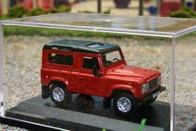 Load image into Gallery viewer, OXF76LRDF004 OXFORD DIECAST 176 SCALE Land Rover Defender 90 SW Firenze Red and Santori Black