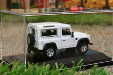 Load image into Gallery viewer, OXF76LRDF012 OXFORD DIECAST 1:76 SCALE Land Rover Defender 90 Station Wagon White