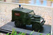 Load image into Gallery viewer, OXF76LRL002 Oxford Diecast 1:76 Scale Land Rover Light-weight Military Police