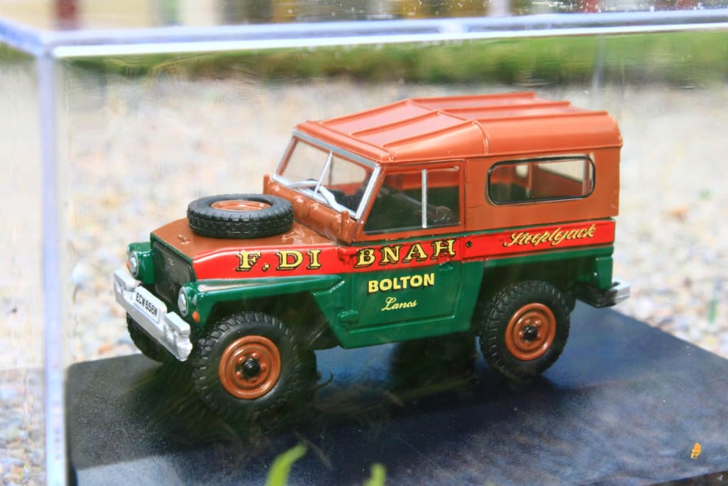 OXF76LRL006 Oxford Diecast 1:76 scale Land Rover Lightweight Hard Top Fred Dibnah