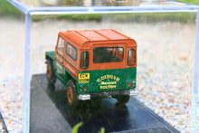 Load image into Gallery viewer, OXF76LRL006 Oxford Diecast 1:76 scale Land Rover Lightweight Hard Top Fred Dibnah