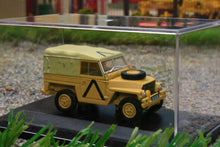 Load image into Gallery viewer, OXF76LRL008 OXFORD DIECAST 1:76 SCALE Land Rover Lightweight Gulf War