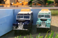 Load image into Gallery viewer, OXF76SET64 OXFORD DIECAST 1:76 SCALE FIRST OVERLAND LANDROVER SET LONDON SINGAPORE 1955 1956