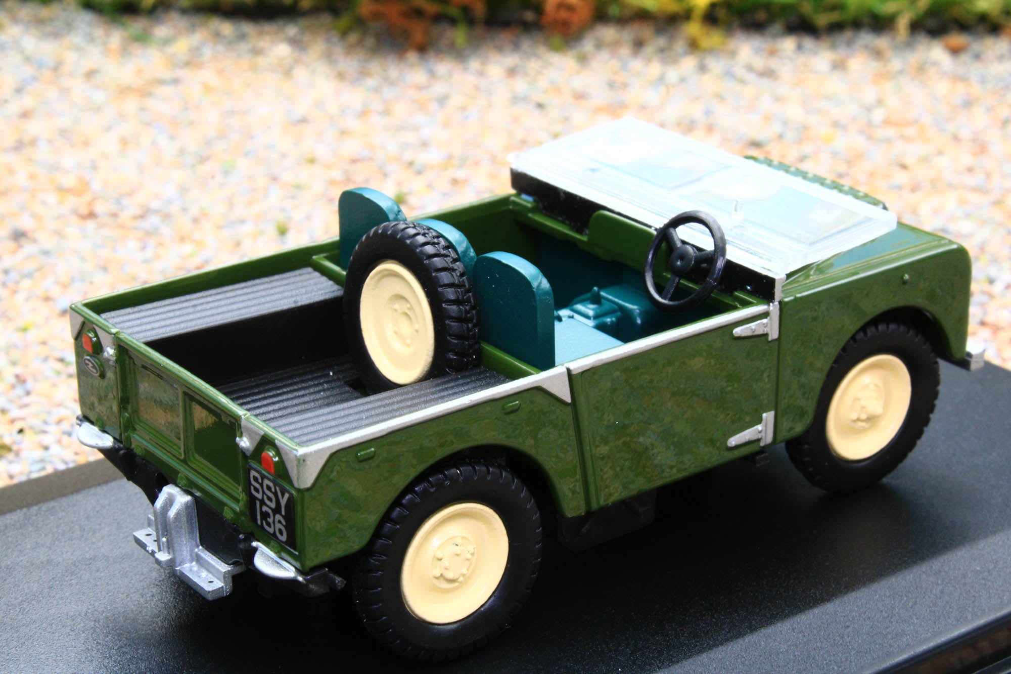 Minichamps land rover online