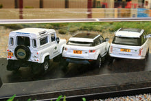 Load image into Gallery viewer, OXFLDDC071WT OXFORD DIE CAST 1:76 SCALE Land Rover Experience 3 Piece Set