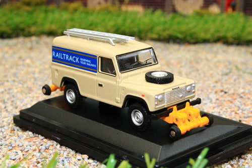 OXR76ROR001 Oxford Diecast 1:76 Scale Land Rover Defender 110 Railtrac fitted for Road-rail