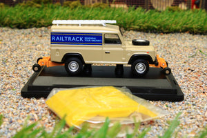 OXR76ROR001 Oxford Diecast 1:76 Scale Land Rover Defender 110 Railtrac fitted for Road-rail