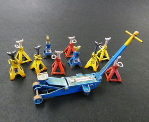 PLM499 Plusmodel US Army Jack Stand (135 Scale)