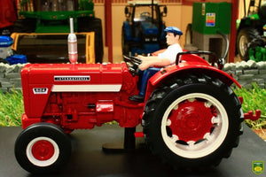 REP031 REPLICAGRI INTERNATIONAL IH 624 TRACTOR WITH DRIVER FIGURE