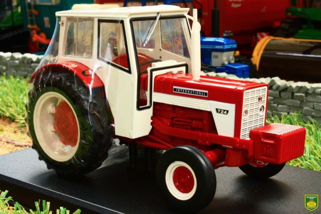 Replicagri 162 IH International 724 4WD mit Fritzmeier Überrollbügel