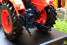 Load image into Gallery viewer, Rep051 Replicagri Fiat 1000 Dt Tractor With Driver Figure Tractors And Machinery (1:32 Scale)