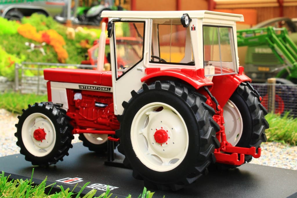 REP079 Replicagri IH 1046 Tractor – Brushwood Toys