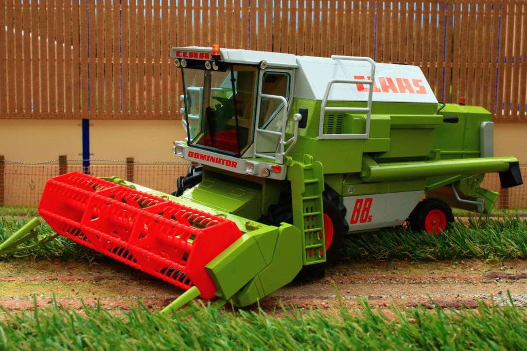 Rep168 Replicagri Claas Dominator 88S Combine Harvester Tractors And Machinery (1:32 Scale)