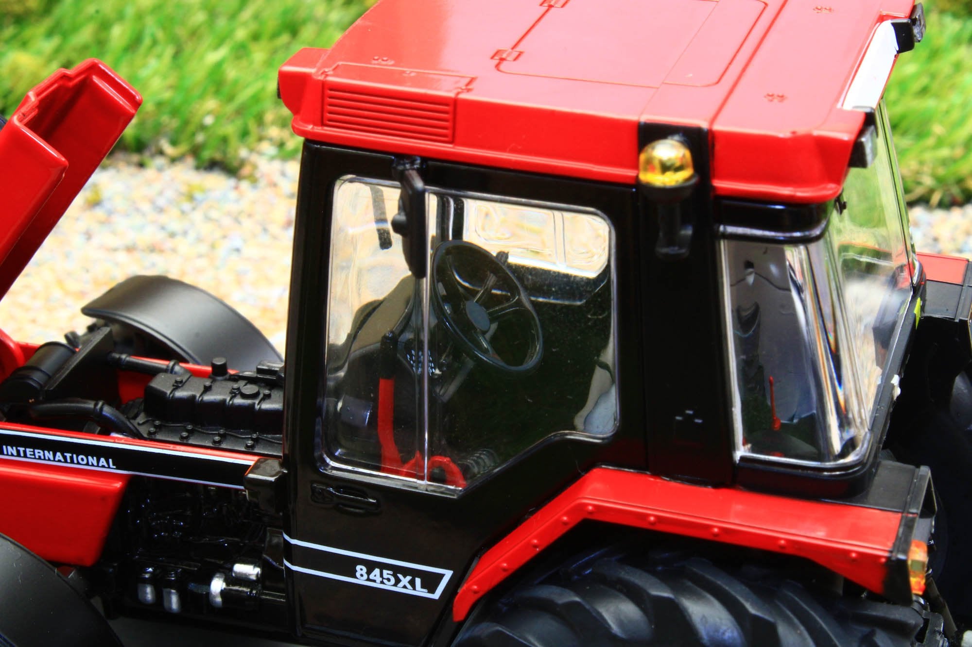 REPLICAGRI 1:32 Tractor CASE IH 845 XL PLUS REPLICAGRI 1:32 Tractor CASE IH 845 XL PLUS