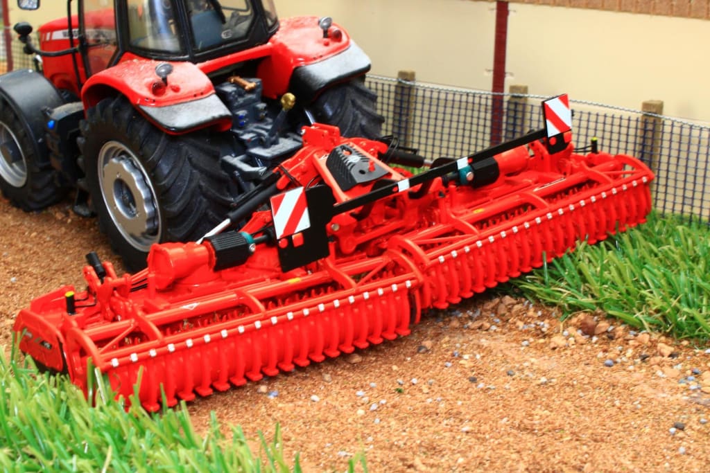REPLICAGRI, HERSE ROTATIVE KUHN HR404, échelle 1/32, REP016 EUR 40,90 REPLICAGRI, HERSE ROTATIVE KUHN HR404, échelle 1/32, REP016 EUR 40,90