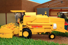 Load image into Gallery viewer, Rep504 Replicagri New Holland 8070 Combine Harvester With Cab Tractors And Machinery (1:32 Scale)
