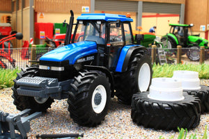 REPB22 REPLICAGRI NEW HOLLAND 8560 4WD TRACTOR WITH REAR DUALS