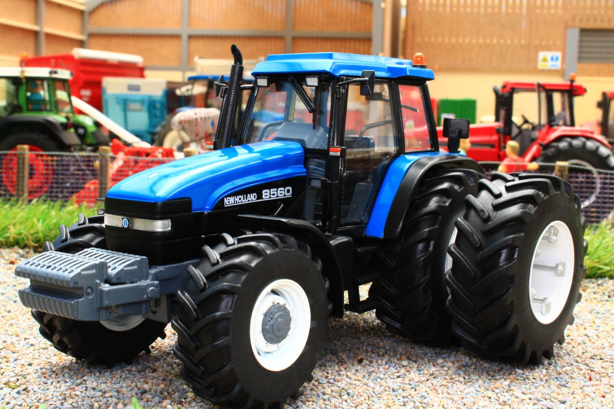 TRACTEUR NEW-HOLLAND 8560 (1/32)