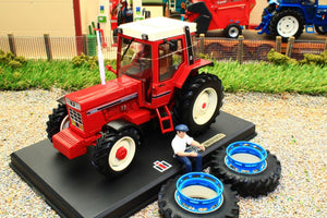 REPMRACA21 REPLICAGRI INTERNATIONAL 1056 XL 4WD TRACTOR WITH REMOVABLE DUALS AND DRIVER CHARTRES SHOW SPECIAL LIMITED EDITION