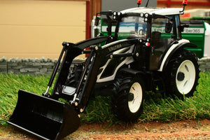 R30154.2 Ros Valtra A104 Tractor In White With Front Loader Tractors And Machinery (1:32 Scale)