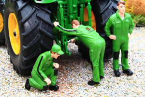 Sch03915 Schuco 132 Scale Set Of 3 Figures In John Deere Overalls Tractors And Machinery (1:32