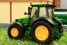 Load image into Gallery viewer, Sch07727 Schuco John Deere 5125R Tractor Tractors And Machinery (1:32 Scale)