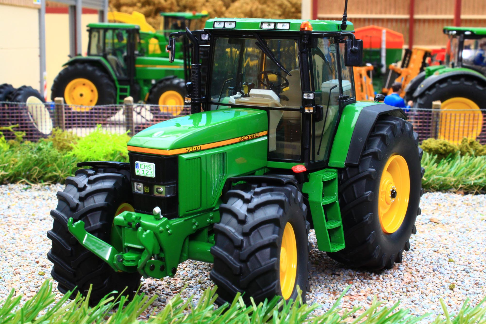 SCH07870 Schuco John Deere 7800 4WD Tractor – Brushwood Toys