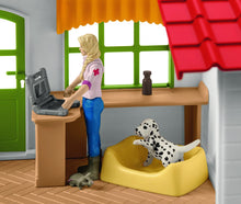 Load image into Gallery viewer, SL42502 Schleich Veterinarian Practice with Pets - inside view