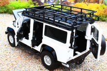 Load image into Gallery viewer, TAY32105011 Tayumo 1:32 Scale Land Rover Defender 110 4x4 in Fuji White