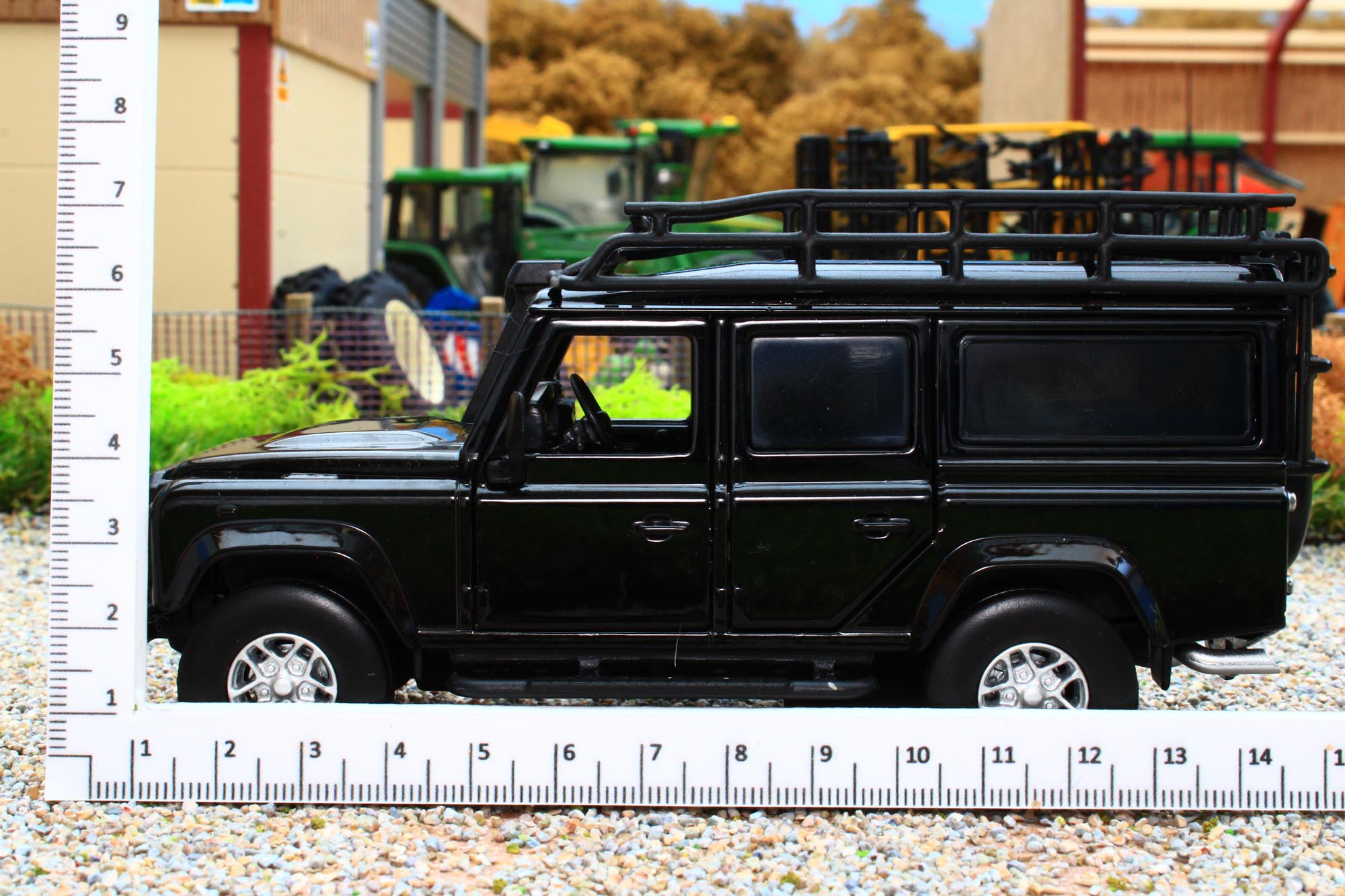 TAY32105012 Tayumo 1:32 Scale Land Rover Defender 110 4x4 in Black ...