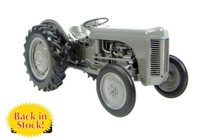 UH2690 UNIVERSAL HOBBIES 1;16 SCALE MASSEY FERGUSON TEA20 - 1949 IN GREY