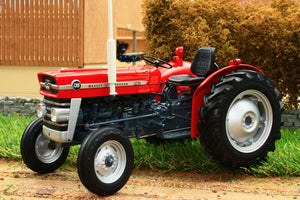 UH2698 UNIVERSAL HOBBIES 116TH SCALE MASSEY FERGUSON 135 TRACTOR BANNER LANE MUSUEM VERSION