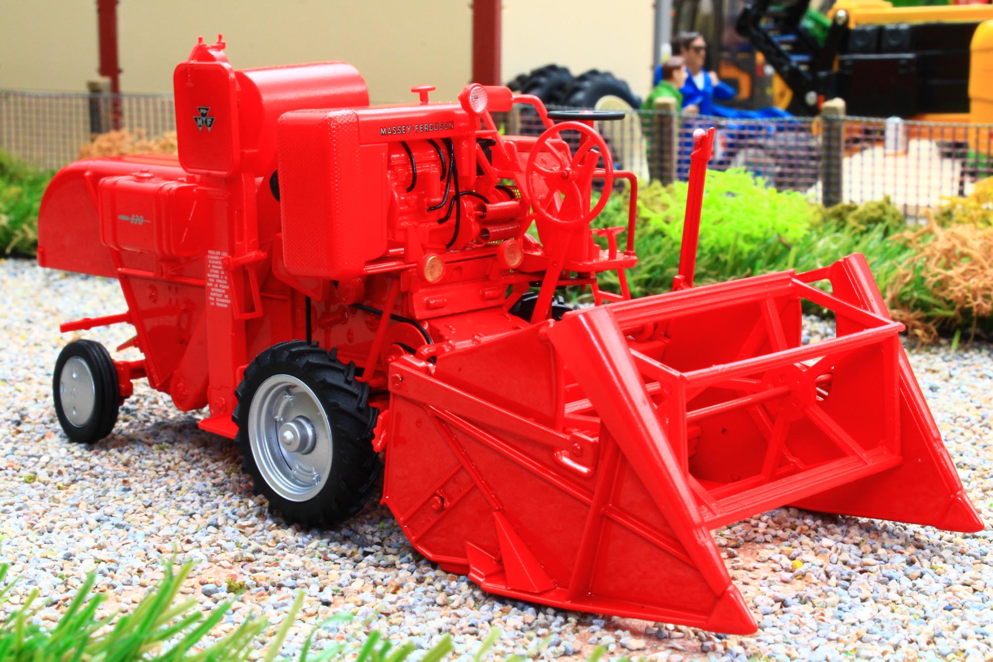 UH2880 Universal Hobbies 1:32 Scale Massey Ferguson 830 Combine