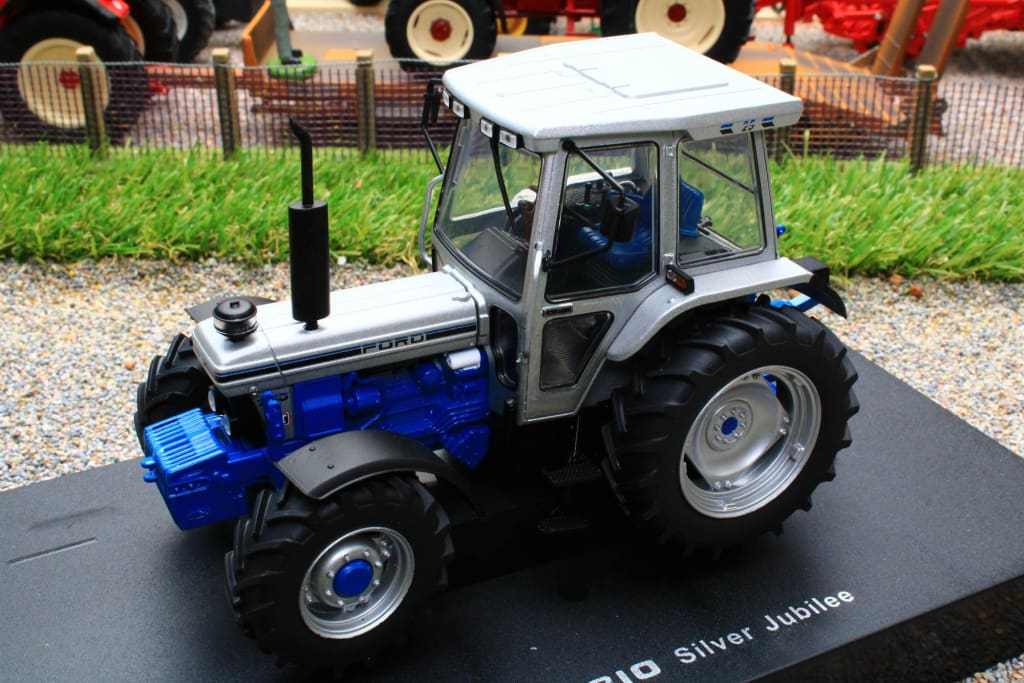 Fordson Super Major Launch Edition - 1/32 - Universal Hobbies Fordson Super Major Launch Edition - 1/32 - Universal Hobbies