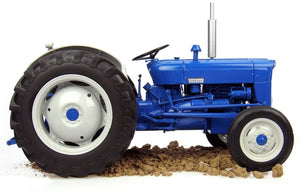 Side view of the UH2900 Universal Hobbies 116 scale Fordson Super Dexta