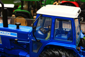UH4027 UNIVERSAL HOBBIES FORD TW-35 4WD (1983) TRACTOR