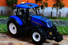 Load image into Gallery viewer, UH4893 UNIVERSAL HOBBIES NEW HOLLAND T7.225 TRACTOR