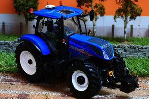 UH4893 UNIVERSAL HOBBIES NEW HOLLAND T7.225 TRACTOR