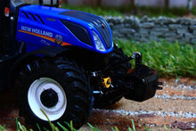 Load image into Gallery viewer, Uh4893 Universal Hobbies New Holland T7.225 Tractor - Discontinued Tractors And Machinery (1:32