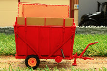 Load image into Gallery viewer, Uh4964 Universal Hobbies Taarup Tipvogn T3 Side Tip Trailer Tractors And Machinery (1:32 Scale)